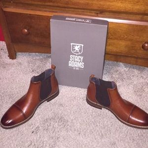 Size 9 Men’s Stacy Adams dress boots.